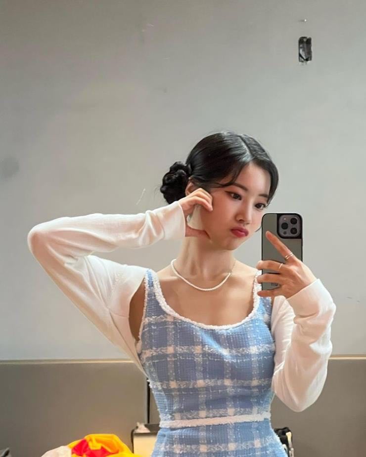 Mẹo chụp ảnh tự sướng trước gương giúp bạn xinh lung linh như idol Hàn Quốc - Ảnh 7